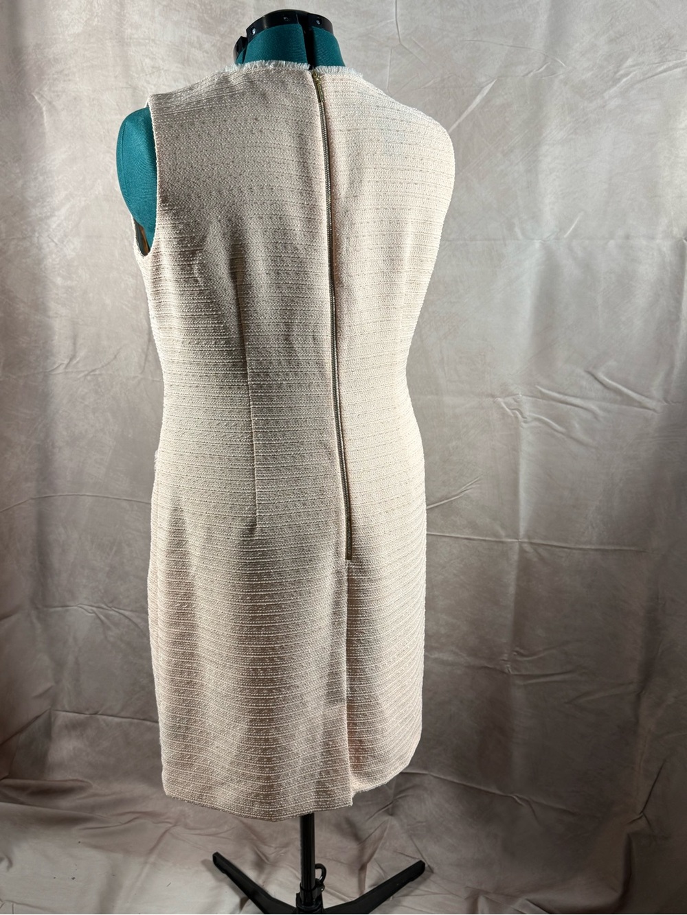 Karl Lagerfeld Cream Textured Sleeveless Shift Dress with Pocket Flaps - Picture 3 of 4